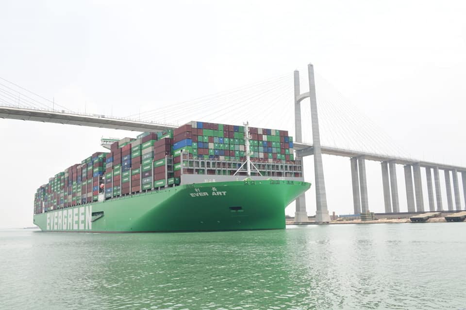 قناة السويس :عبور العملاقة EVER ART أكبر سفينة حاويات في العالم