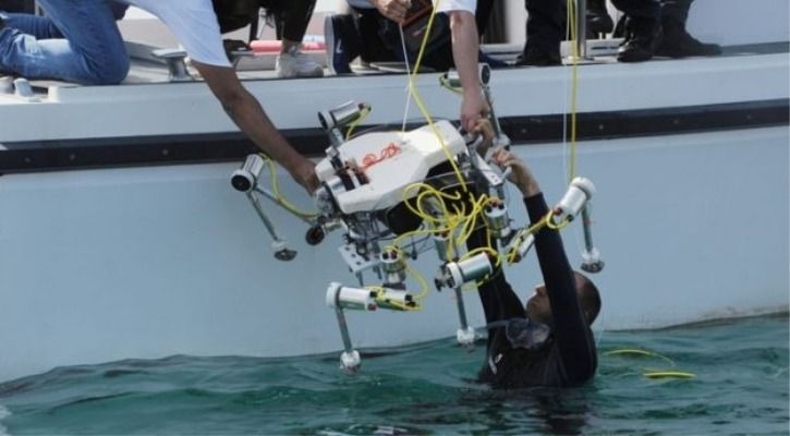 روبوت لجمع نفايات البلاستيك من قاع المحيطات