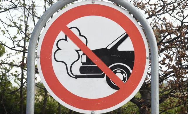 حظر السيارات العاملة بالوقود الأحفوري