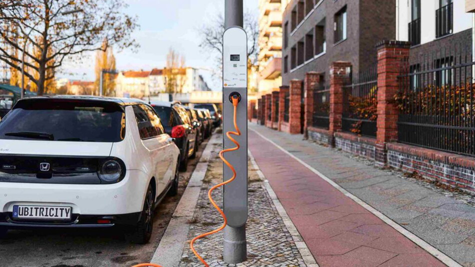 إنارة الشوارع الألمانية لشحن السيارات الكهربائية