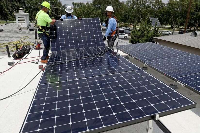 صيانة ألواح الطاقة الشمسية