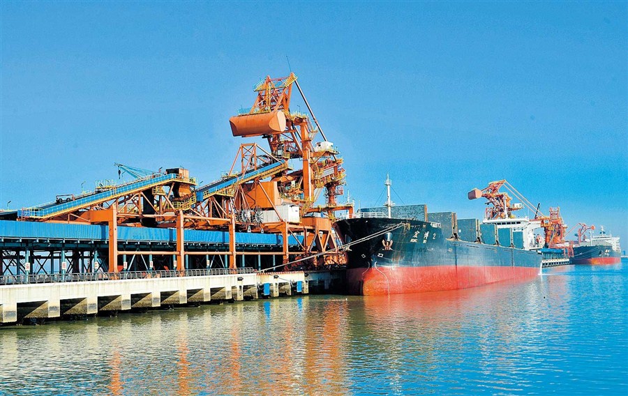 ميناء لتصدير الفحم الصيني