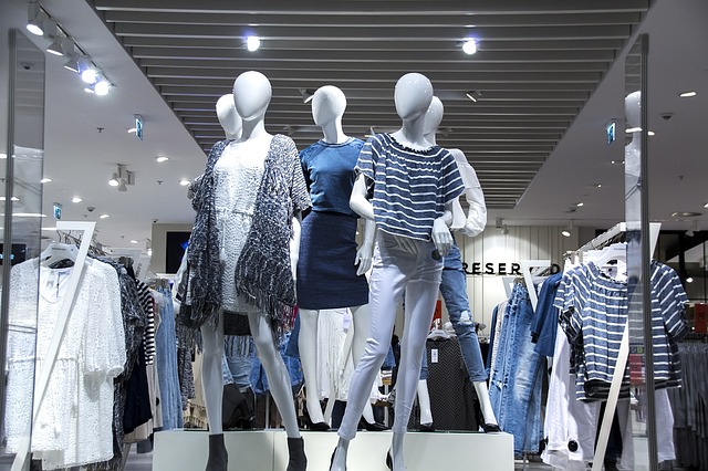 مصر و Dior الفرنسية: تصنيع الموضة والملابس الجاهزة والعطور