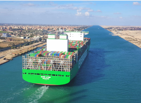 قناة السويس تشهد عبور EVER ATOP أكبر وأحدث سفينة حاويات فى العالم