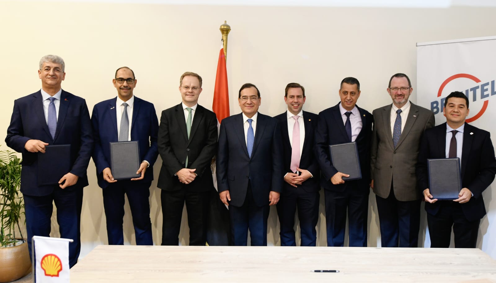 اتفاق بين shell وتحالف من 3 شركات مصرية لبدء تنفيذ تصدير الغاز الطبيعي المسال