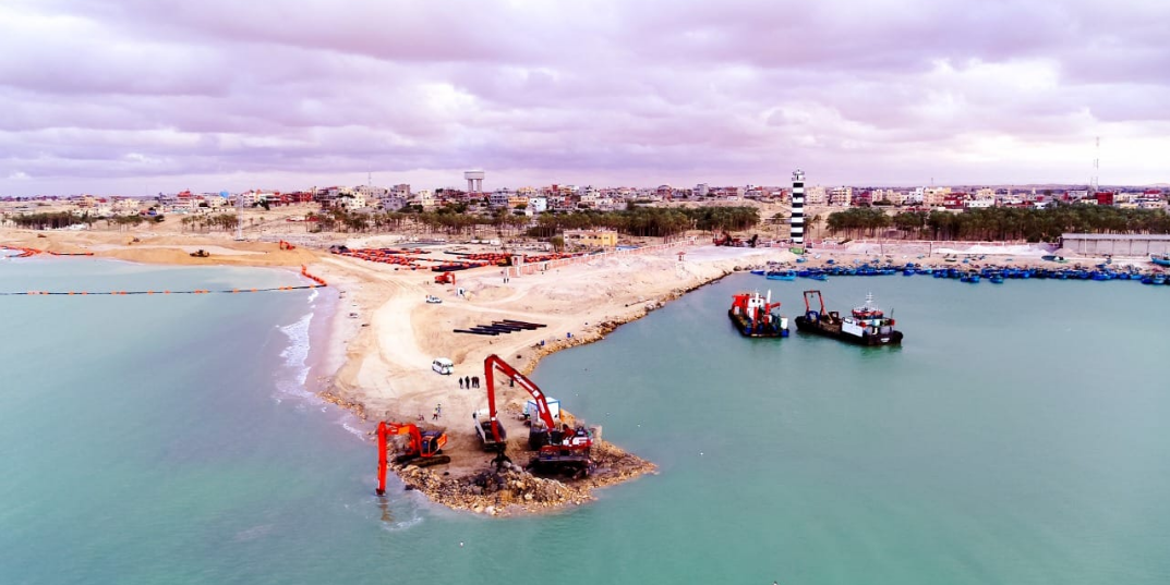 المنطقة الاقتصادية: إنشاء مشروعات لزيادة الصادرات وتداول الأسمنت الأسود بميناء العريش