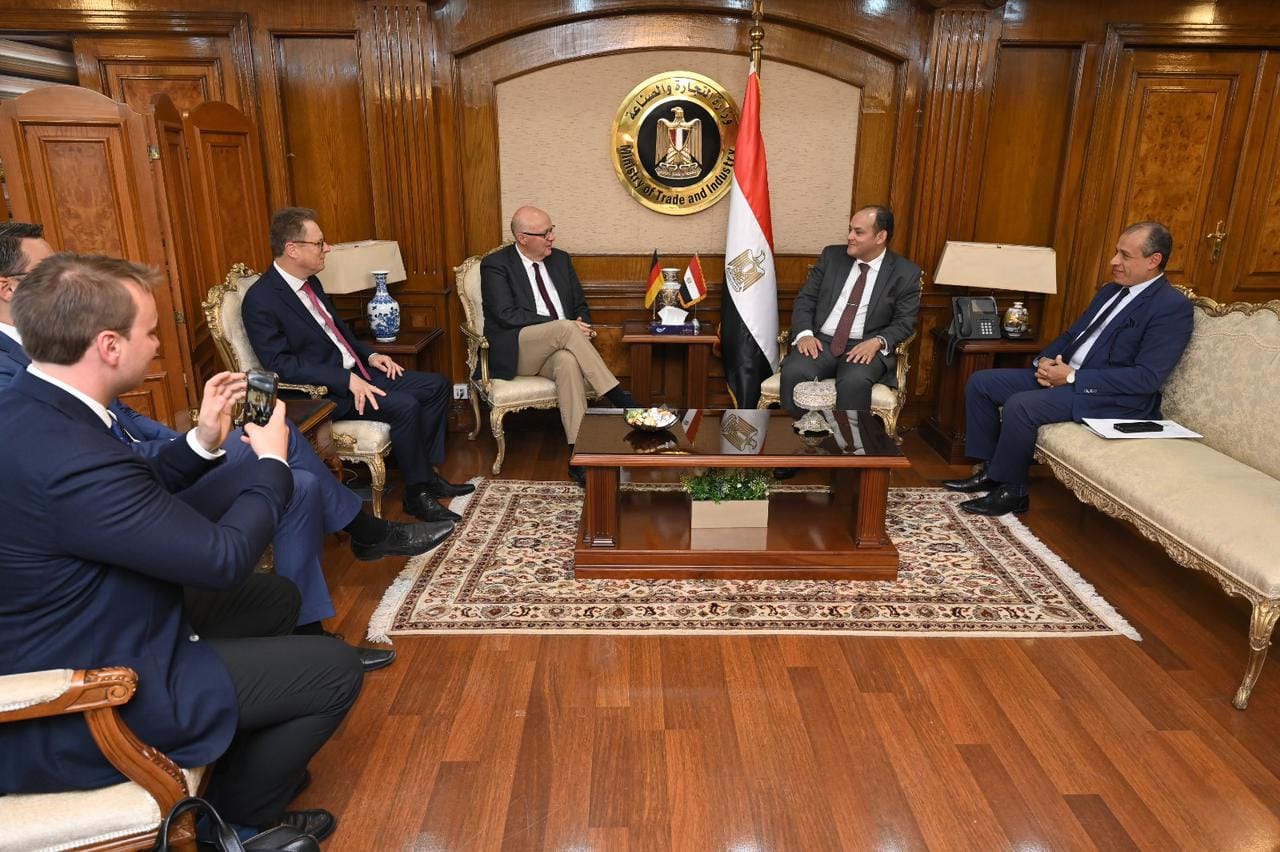 سبل تعزيز التعاون الاقتصادي بين مصر و ألمانيا في مجال تصنيع السيارات