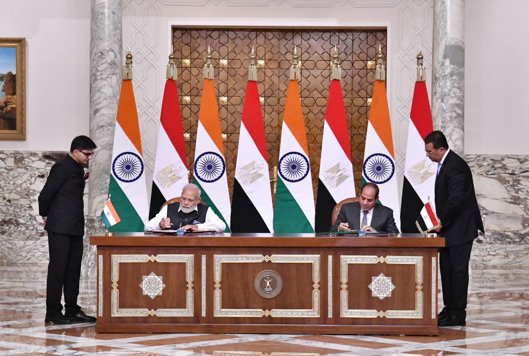 الرئيس السيسي: تعزيز العلاقات الاقتصادية و التبادل التجاري بين مصر والهند