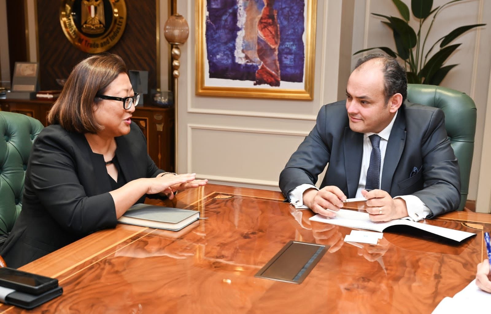 تعزيز التعاون المشترك بين وزير الصناعة وشركة جنرال موتورز ايجيبت فى صناعة السيارات بمصر