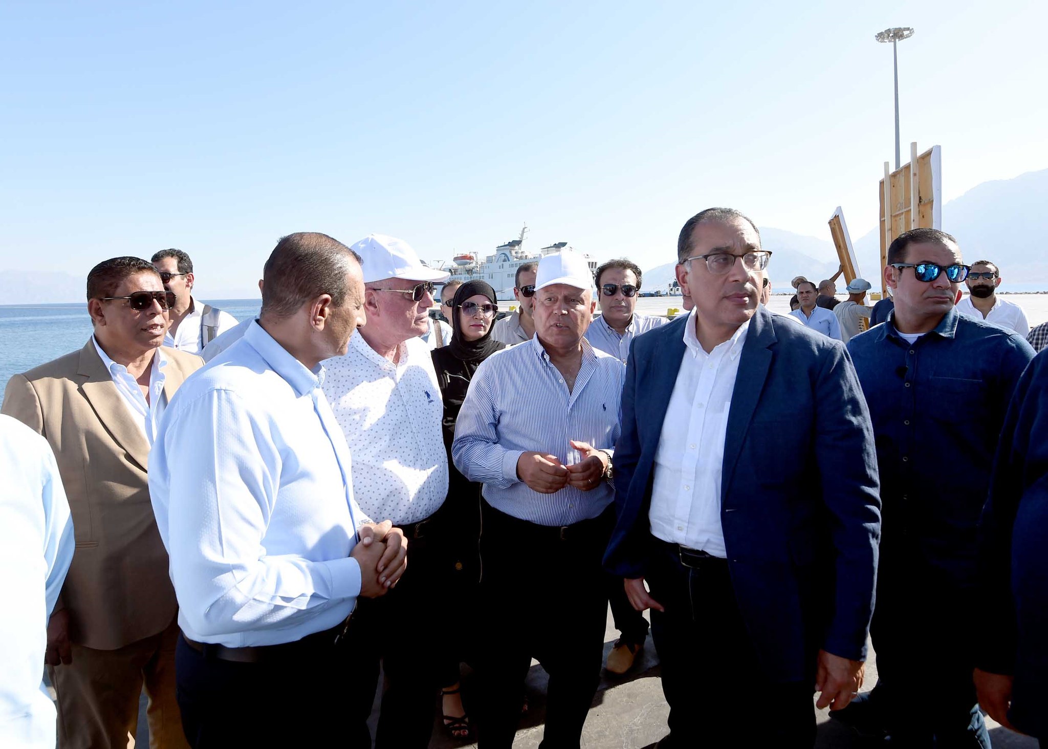 حركة تنقل الشاحنات بين مصر والدول العربية بميناء نويبع البحري