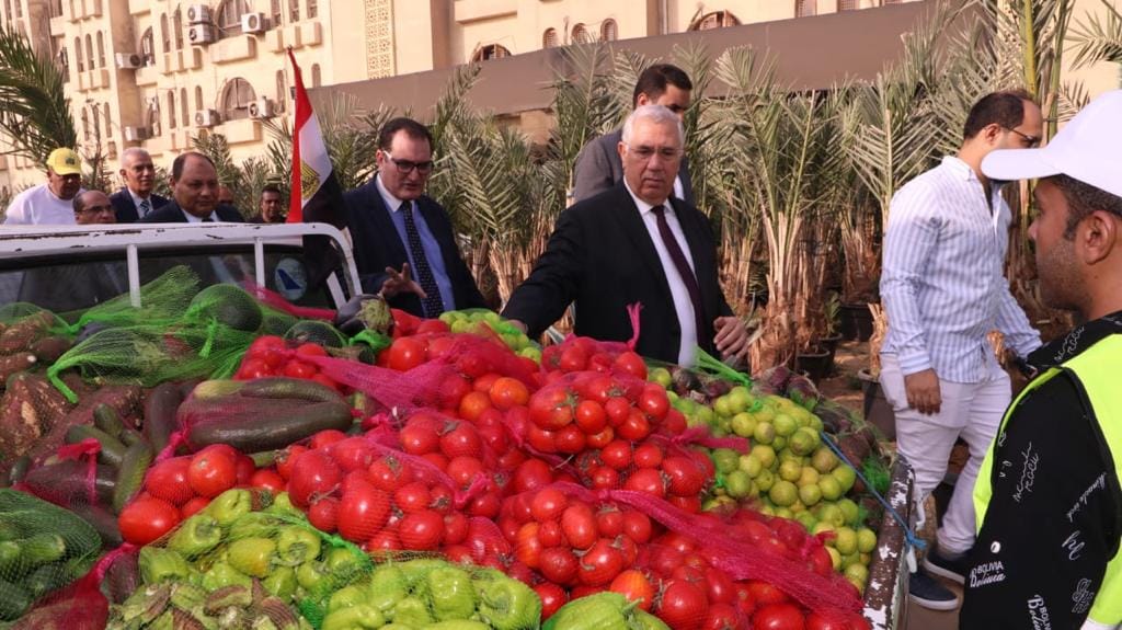 وزير الزراعة: يطلق أكبر قافلة منافذ متحركة بالسلع الغذائية إلى محافظة شمال سيناء