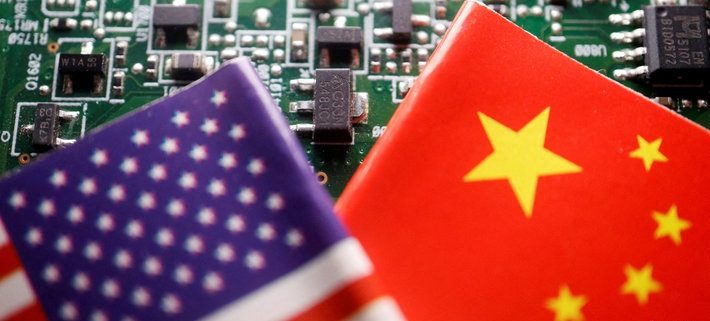 الصين تحصل على معدات إنتاج رقائق أمريكية بعد سنوات من الحظر