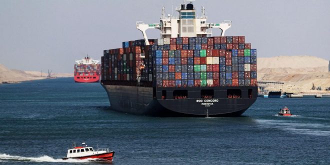  هروب السفن من قناة السويس أزمة جديدة تهدد الإمداد العالمية