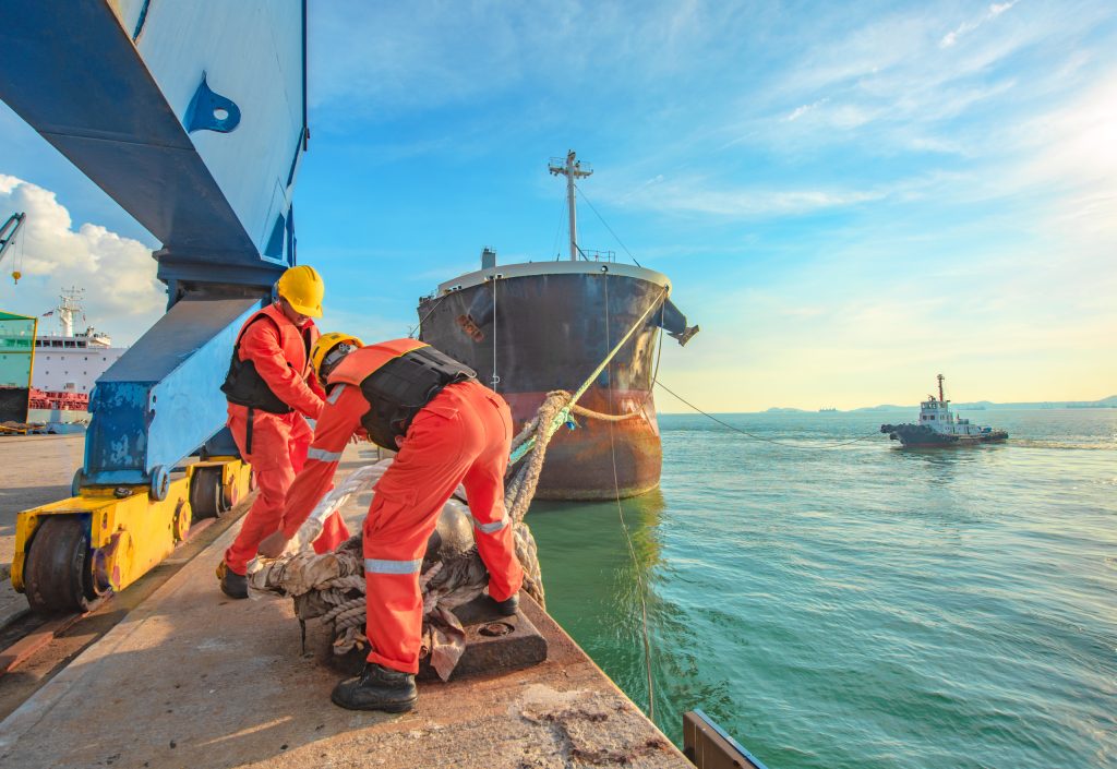 تعاون دولي لضمان بيئة عمل آمنة للبحارة على متن السفن