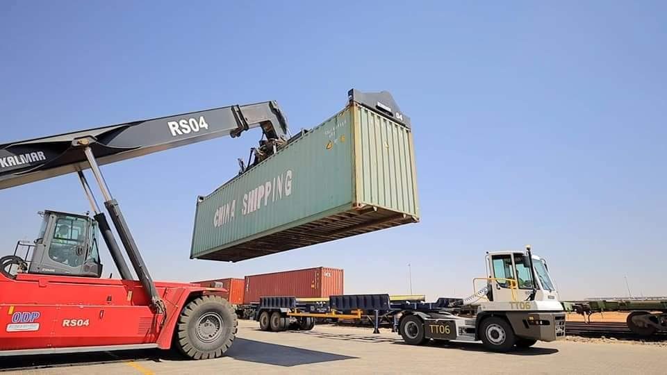 ميناء أكتوبر الجاف: بوابة جديدة للصادرات والواردات المصرية